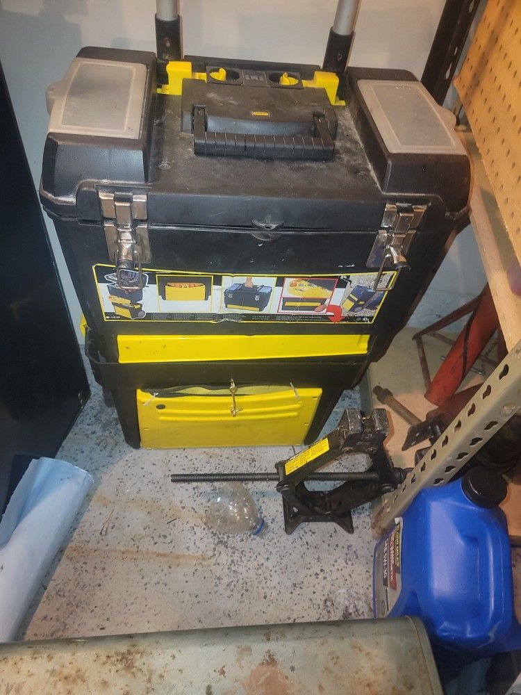 Roll Around Tool Box 