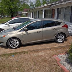 2016 Ford Focus Titanium Hatchback 