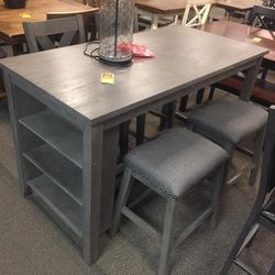 Caitbrook Gray Counter Height Set /Dining table and Chairs