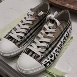 Burberry Vintage Logo Print