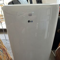 AC Unit - Like New!  (LG 6000 BTU)