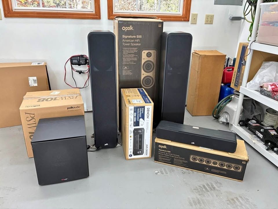 Polk Audio Signature Serie  Home Theater System. Two signature S55 towers. 