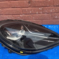 2019-2022 PORSCHE MACAN RIGHT SIDE BLACK PDLS LED HEADLIGHT OEM