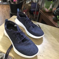 Ladies Shoes/ Great Condition 