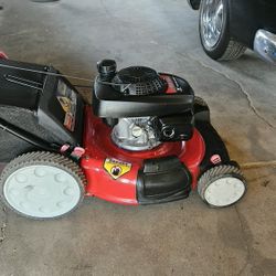 Selling Lawnmower With Reliable Honda Engine Runs Great No Issues At All 