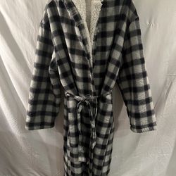 Men’s Goodfellow & Co gray plaid sherpa lined comfy bath robe size L/XL