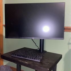 28’ LG  MONITOR 27QN880-B  ROTATING STAND