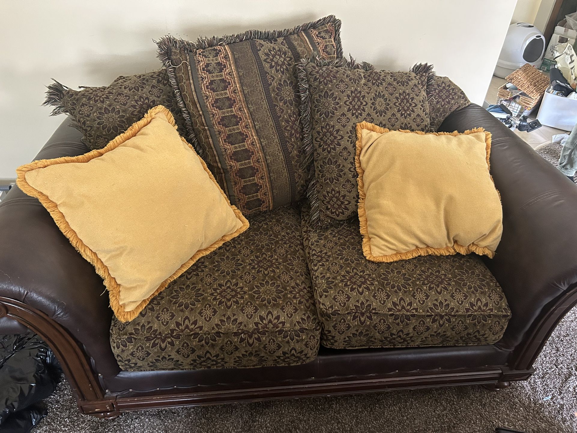 Multicolored loveseat, good condition