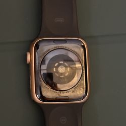 Apple Watch (Series 4)