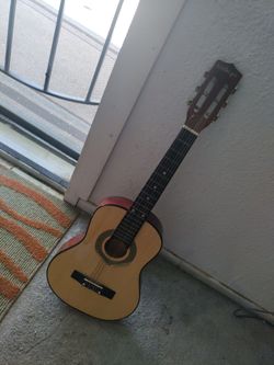 Little Lyon Acoustic Guitar w guitar bk. PICK ⛏️ UP ONLY