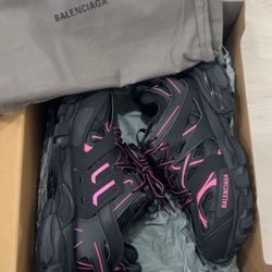 Track Balenciagas