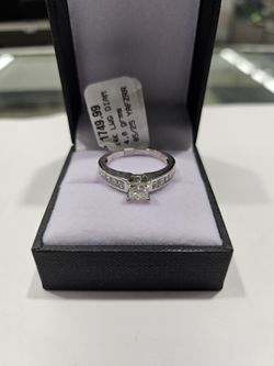 Channel Princess Dismind Cut Ring 