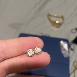 Gold/Diamond Earrings 