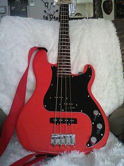 Fender P Red +black only 200