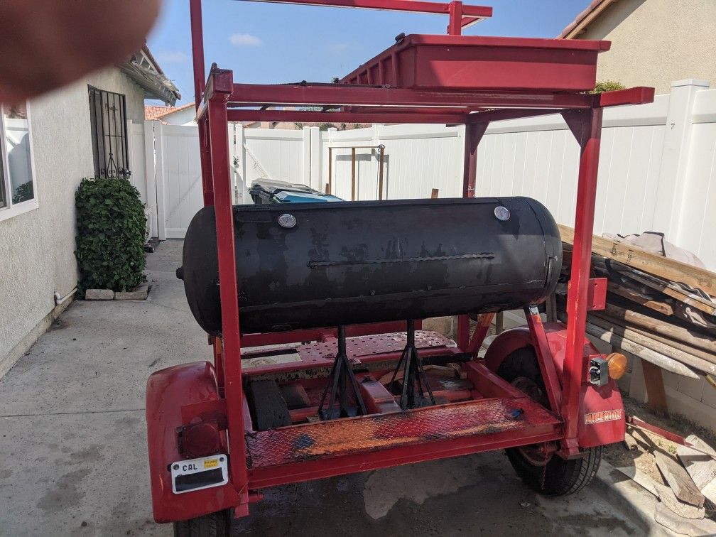 BBQ Smoker On TRAILER
