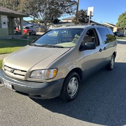 2000 Toyota Sienna