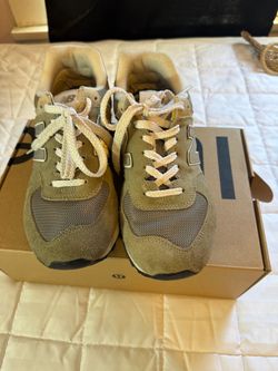 Tennis shoes new balance zise 8 color grey