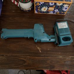 Makita 4390D Reciprocating Saw Tool with Charger & Battery