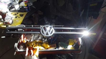 2015 VW Touareg Grill