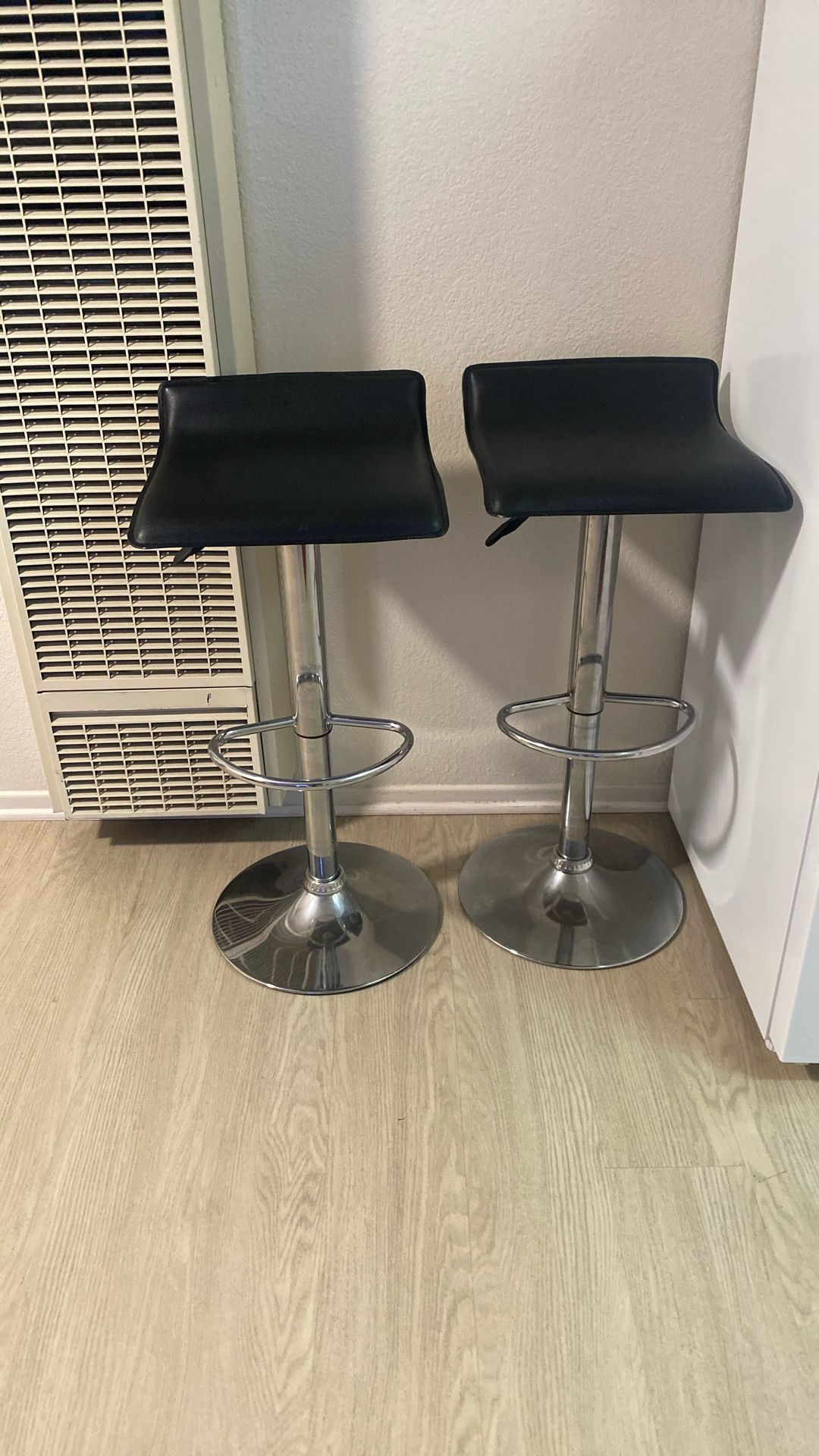 2 Bar Stools