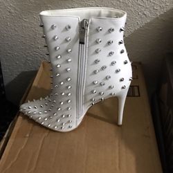 Wome’s Shoes Size 81/2 Color White 