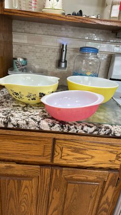 Vintage Pyrex Yellow Gooseberry Cinderella Bowl