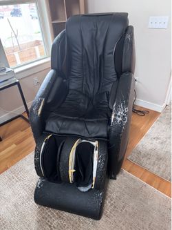 Brookstone Renew antigravity chair