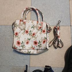 GUESS PURSE