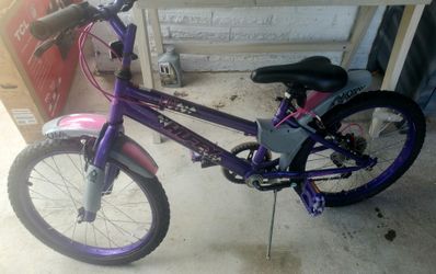 Huffy P'zaz 20 inch Girls Geared Bike in Purple