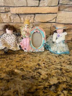 6 imch vintage dolls and frame