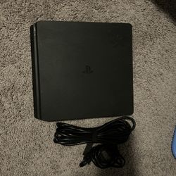 PS4 Slim 