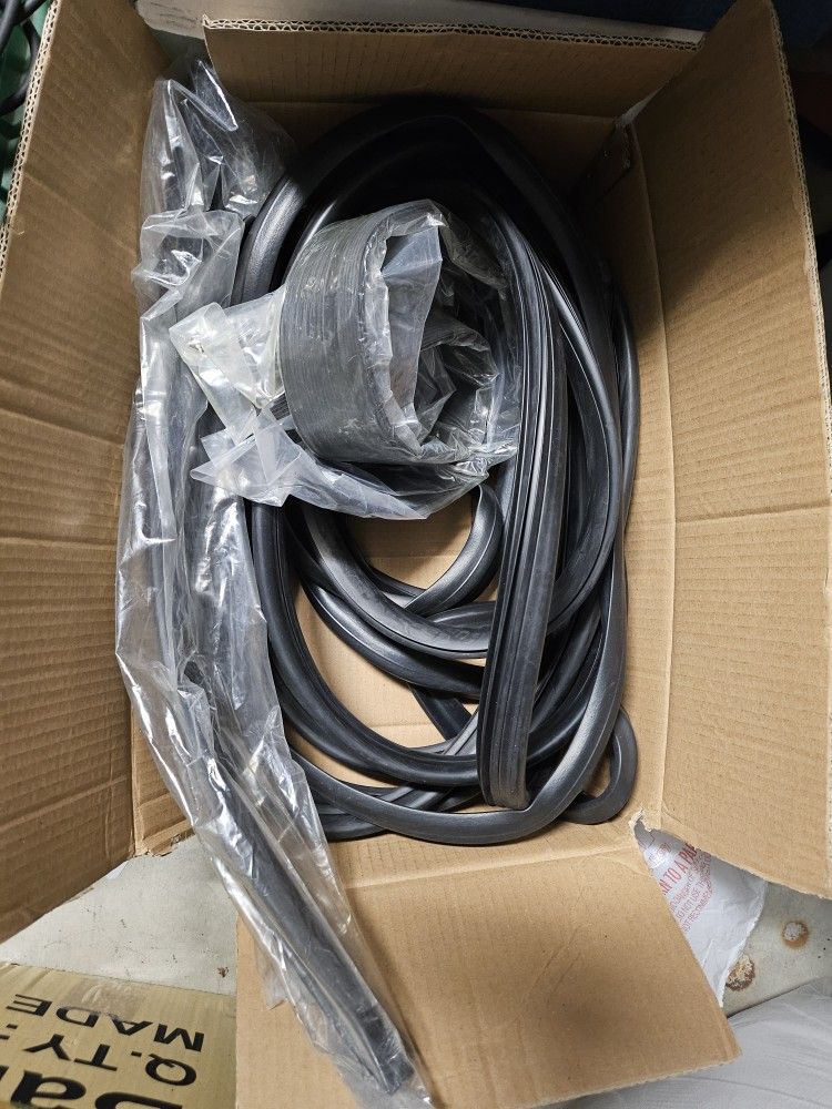 Mercedes W114 Coupe Rubber Seals, Front And Rear Window And More