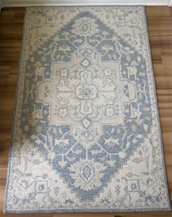Lauren Ralph Lauren Percy 5x8 Wool Rug Blue/Ivory High-End Designer Rug