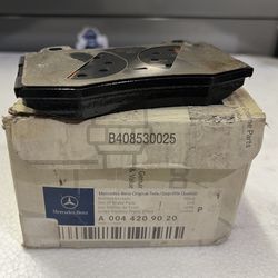 Mercedes Benz Brake Pads Front A00(contact info removed)0 E350,E550
