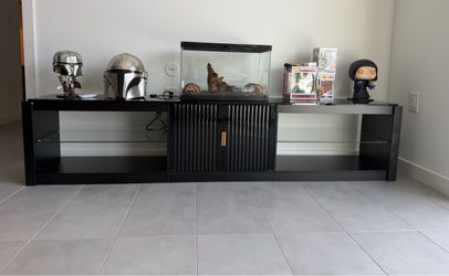Black TV center piece