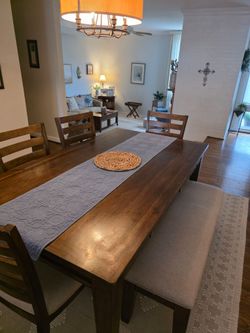 The Ashley Flynnter 6-Piece Rectangular Dining Room Set