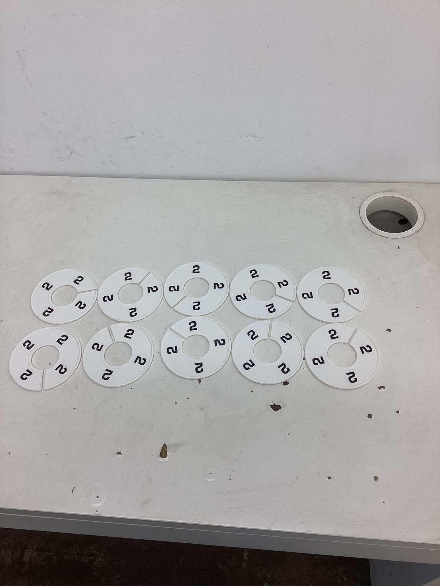 10 PCS WHITE 3-1/2" Round Plastic SIZE 4 Dividers Hangers Retail Clothing Rack