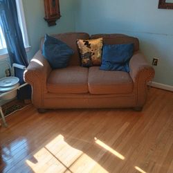 Comfy Love Seat And Arm Chair 