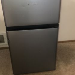 Hisense College size refrigerator