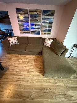Comfortable L-Shaped Sectional **NEED GONE BY 8/21**