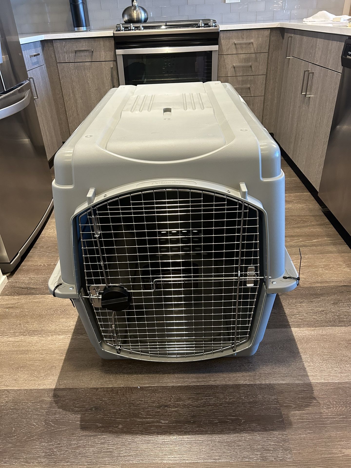 Petmate Sky Kennel, 40 Inch, IATA Compliant Dog Crate for Pets 70-90lbs, Made in USA
