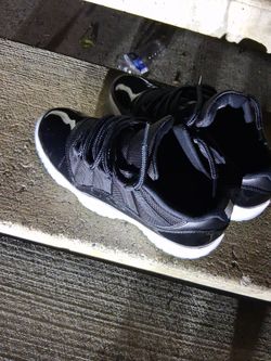 Jordan 11 space jam low size 7 youth