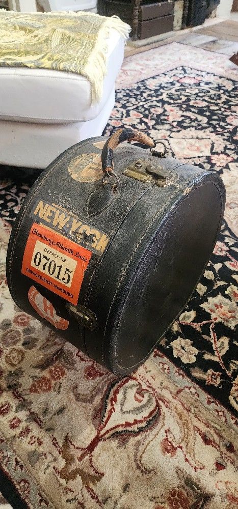 Antique Leather Hat Bo:x Train Case