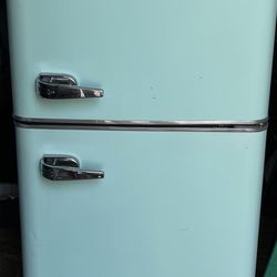 INSIGNIA Refrigerador 