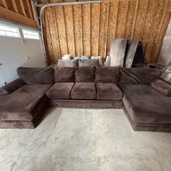 Sectional Couch (WE DELIVER)