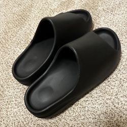 Yeezy Slides Brand New 