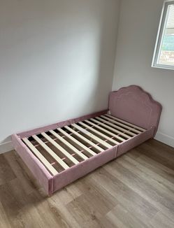 *USED* Delta Children — Upholstered Twin Bed in Pink