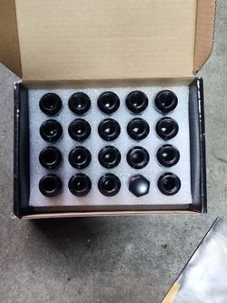 Black Lug nuts