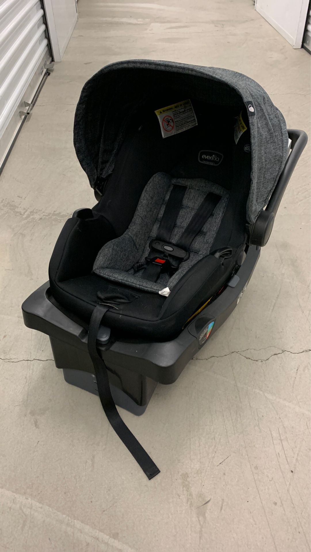 Evenflo car seat and mount