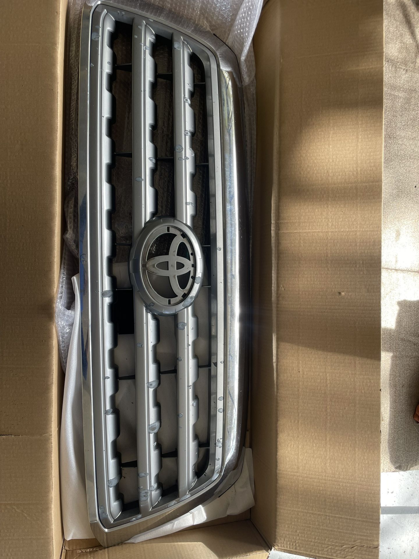 Toyota Sequoia/ Tundra Gen 2 OEM Grill
